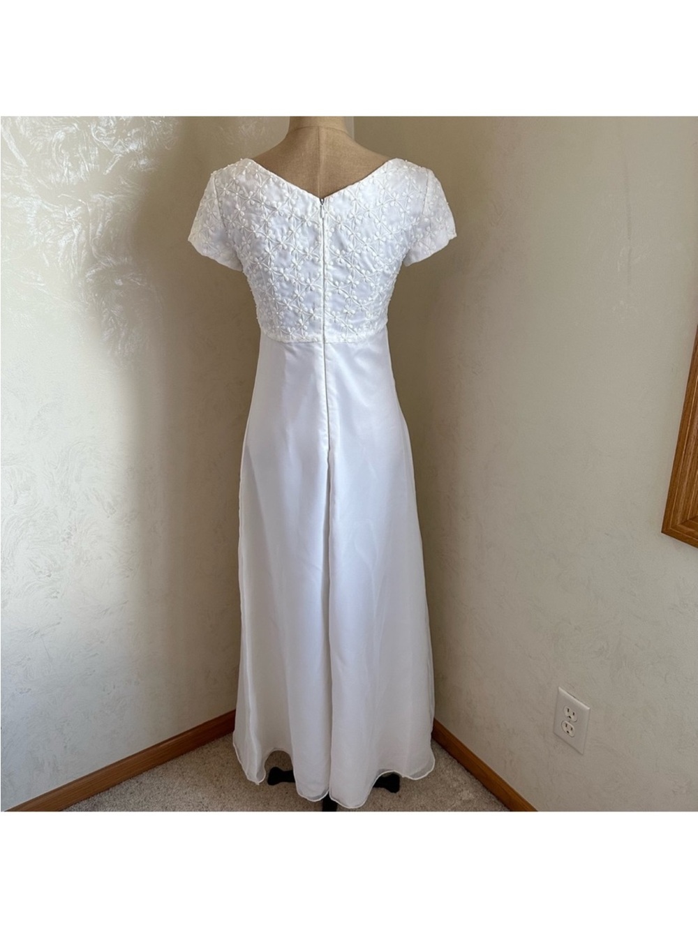Vintage 90s Dress. Boho White Floral Classic Empire Waist. Wedding Dress - Picture 8 of 13